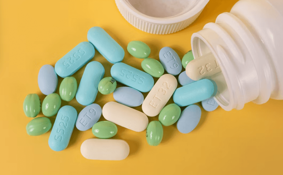 Vitamin B12 deficiency in women supplements and tablets used to treat low vitamin B12 levels
